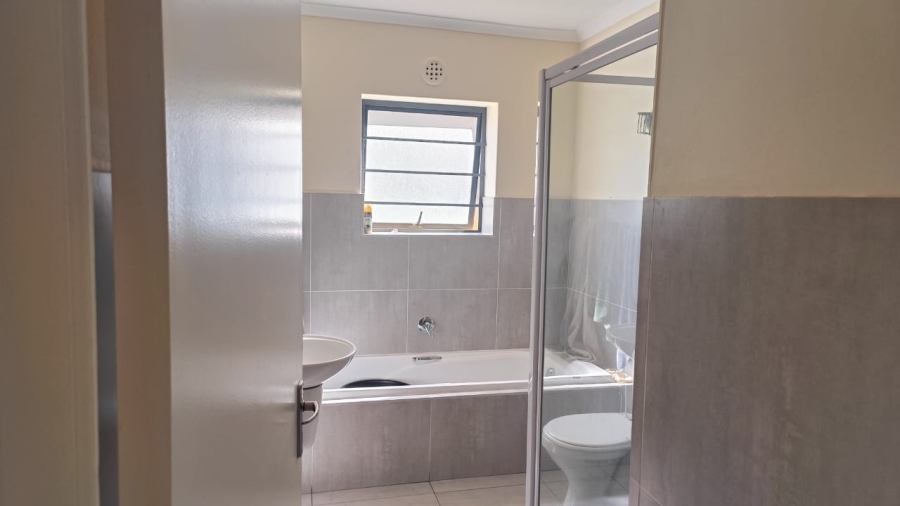 To Let 3 Bedroom Property for Rent in Parklands East Western Cape